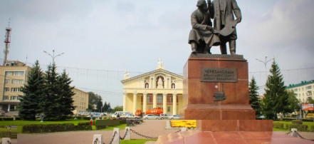 Обложка: Памятник Е. А. и М. Е. Черепановым