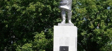 Обложка: Памятник Зое Космодемьянской в Рыбинске