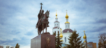 Обложка: Памятник Ивану Грозному