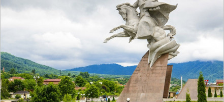 Обложка: Памятник Исса Плиеву