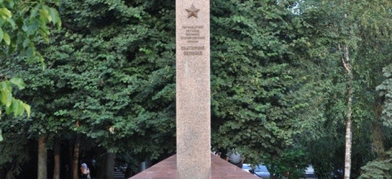 Обложка: Памятник Кате Зеленко