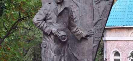 Обложка: Памятник Константину Воробьёву