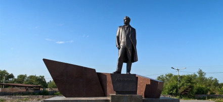 Обложка: Памятник Л. Б. Красину