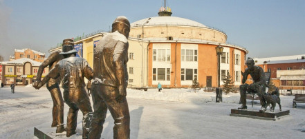 Обложка: Памятник Леониду Гайдаю