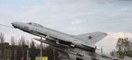 Обложка: Памятник Миг-29