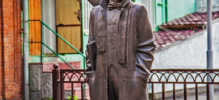 Обложка: Памятник Михаилу Булгакову