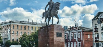 Обложка: Памятник Олегу Рязанскому