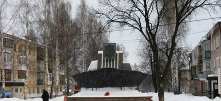 Обложка: Памятник Первостроителям и созидателям города