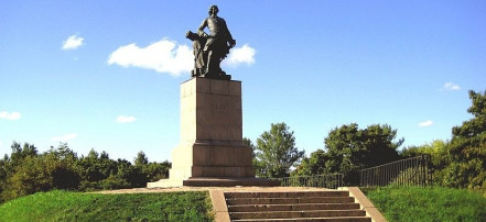 Обложка: Памятник Петру I