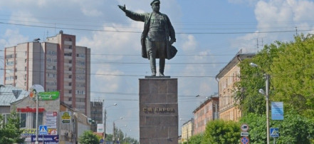 Обложка: Памятник С.М. Кирову на площади Лепсе