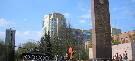 Обложка: Памятник Уральскому добровольческому танковому комплексу