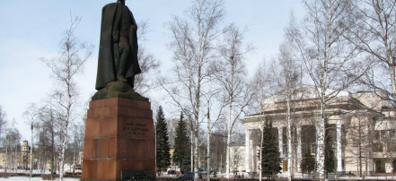 Обложка: Памятник Ф.М.Харитову