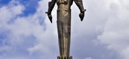 Обложка: Памятник Ю. А. Гагарину