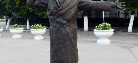 Обложка: Памятник Юрию Деточкину