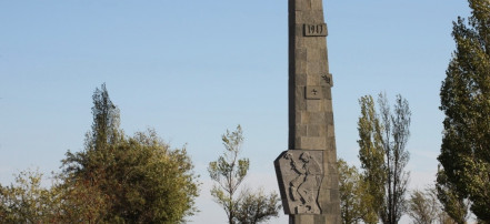 Обложка: Памятник бойцам 64-й армии