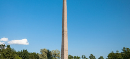 Обложка: Памятник в честь 50-летия Красной Армии