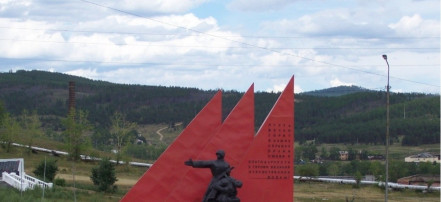 Обложка: Памятник в честь воинов-земляков, павших в Великой Отечественной войне
