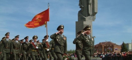 Обложка: Памятник героям, погибшим в Гражданскую и Великую Отечественную войны