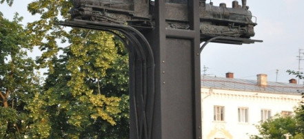 Обложка: Памятник героям-железнодорожникам