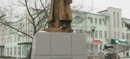 Обложка: Памятник дважды Герою Советского Союза маршалу Павлу Семеновичу Рыбалко