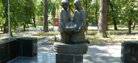Обложка: Памятник детям, погибшим в годы Великой Отечественной войны