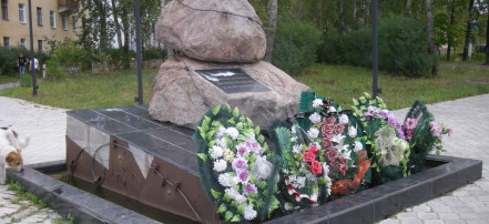 Обложка: Памятник жертвам политических репрессий «Камень слёз и плача»