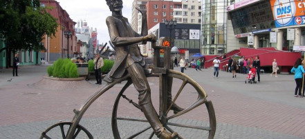 Обложка: Памятник изобретателю велосипеда Ефиму Артамонову