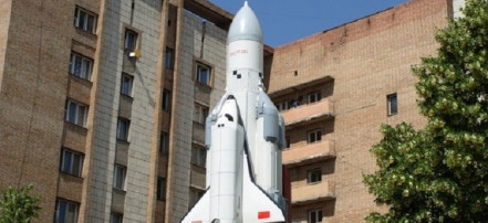 Обложка: Памятник космическому кораблю «Энергия-Буран»