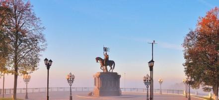 Обложка: Памятник крестителям Владимирской земли