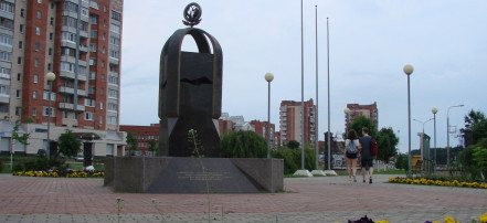 Обложка: Памятник ликвидаторам Чернобыльской аварии
