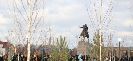 Обложка: Памятник основателю города Назрань