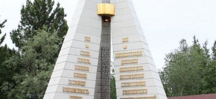 Обложка: Памятник погибшим в Великой Отечественной войне землякам