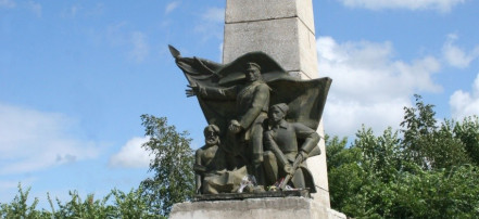 Обложка: Памятник погибшим за установление советской власти