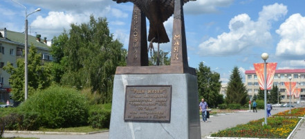 Обложка: Памятник пострадавшим от аварий на Чернобыльской АЭС и производственном объединении «Маяк»