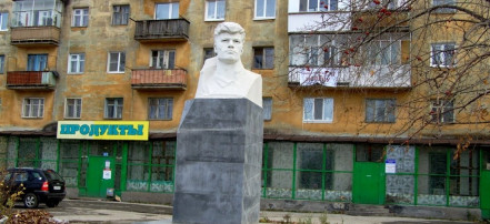Обложка: Памятник рабкору Г. С. Быкову