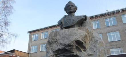Обложка: Памятник русскому полководцу Александру Суворову