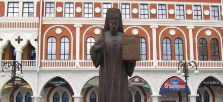 Обложка: Памятник священномученику Леониду, епископу Марийскому