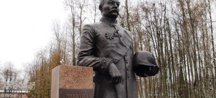 Обложка: Памятник смоленскому губернатору А. Г. Лопатину