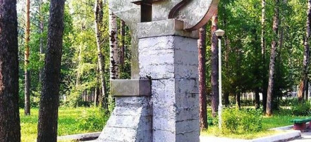 Обложка: Памятник участникам ликвидации аварии на Чернобыльской АЭС
