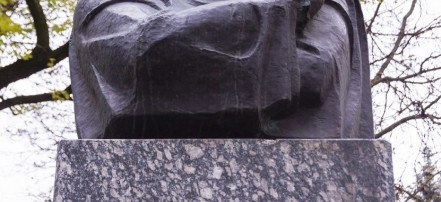 Обложка: Памятник-бюст А.С. Пушкину