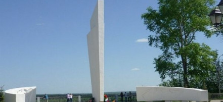 Обложка: Памятник-обелиск «Воинам-кировчанам»