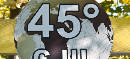 Обложка: Памятный знак «Географическая параллель 45 северной широты»