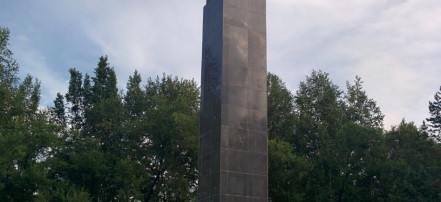 Обложка: Памятный сквер героям Великой Отечественной войны