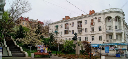 Обложка: Площадь Суворова