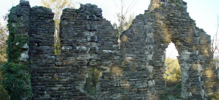 Обложка: Развалины византийского храма