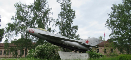 Обложка: Самолет МиГ-19