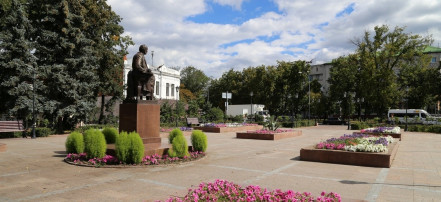 Обложка: Сквер Гончарова в Ульяновске