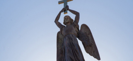 Обложка: Скульптура «Ангел-Хранитель»