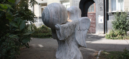 Обложка: Скульптурная композиция «Ангел-хранитель»