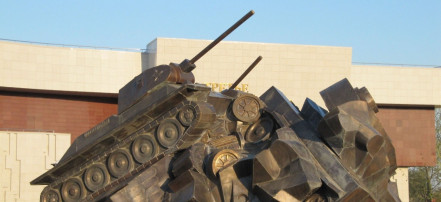 Обложка: Скульптурно-художественная композиция «Танковое сражение под Прохоровкой. Таран»